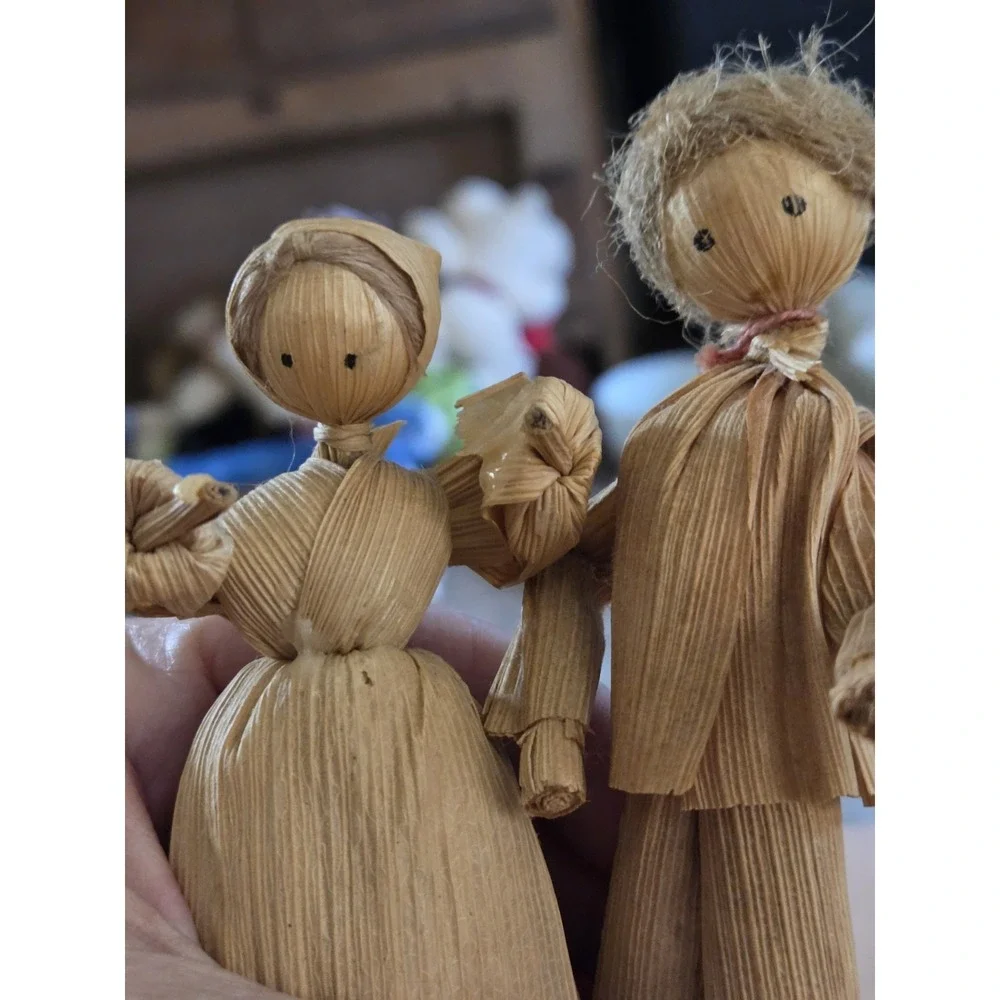 Very Very Old Vintage Corn Husk Family (8) With Birdhouse Antique Primitive